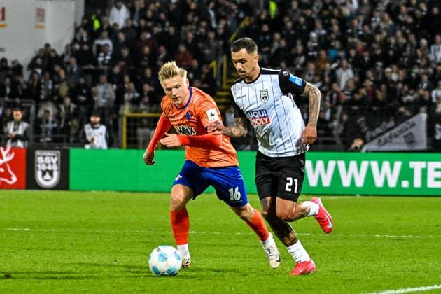 GER, 2. BL, SSV Ulm 1846 vs SV Darmstadt 98 28.03.2025, Donaustadion, Ulm, GER, 2. BL, SSV Ulm 1846 vs SV Darmstadt 98, im Bild Andreas Müller Mueller (Darmstadt, 16), Oliver Batista Meier (SSV Ulm, 21)