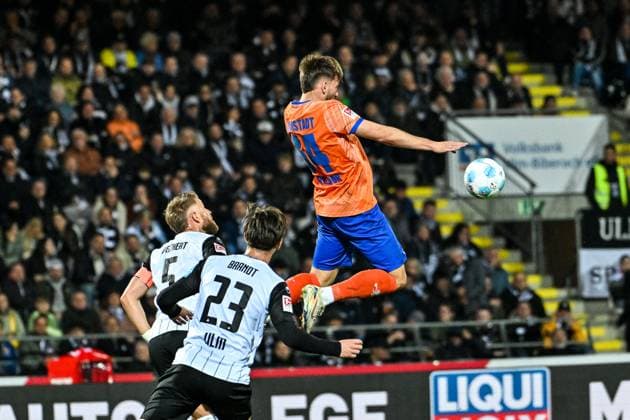 GER, 2. BL, SSV Ulm 1846 vs SV Darmstadt 98 28.03.2025, Donaustadion, Ulm, GER, 2. BL, SSV Ulm 1846 vs SV Darmstadt 98, im Bild Killian Corredor (Darmstadt, 34), Gewaltsprung zum Ballbesitz