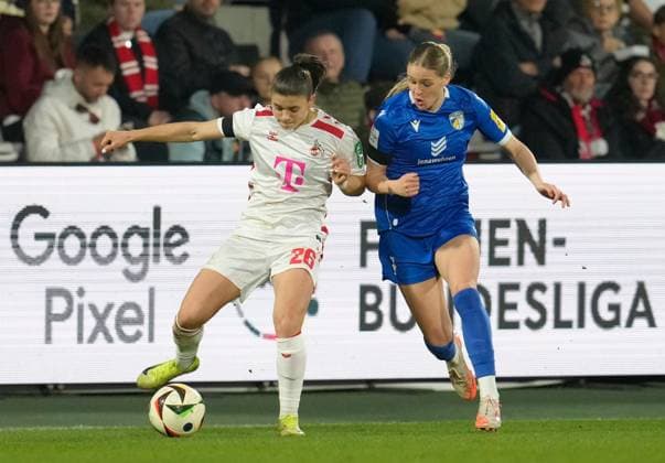Martyna Wiankowska (1. FC Koeln, 26) gegen Melina Reuter (FC Carl Zeiss Jena, 7) GER, 1. FC Koeln vs FC Carl Zeiss Jena, Fussball, Google Pixel Frauen Bundesliga, 18. Spieltag, Saison 2024 2025, 28.03.2025 DFL REGULATIONS PROHIBIT ANY USE OF PHOTOGRAPHS AS IMAGE SEQUENCES AND OR QUASI-VIDEO GER, 1. FC Koeln vs FC Carl Zeiss Jena, Fussball, Google Pixel Frauen Bundesliga, 18. Spieltag, Saison 2024 2025, 28.03.2025 Koeln Copyright: xEibner-Pressefoto ScottxColemanx EP_SCN