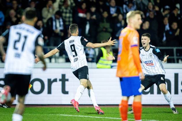 Fußball - Herren - 2. Bundesliga - 27. Spieltag - Saison 2024 2025 - SSV Ulm 1846 Fußball vs. SV Darmstadt 98 28.03.2025 Torjubel nach dem Tor zum 1:0 durch Torschütze 9 Lucas Röser (SSV Ulm 1846 Fußball), 4 Tom Gaal (SSV Ulm 1846 Fußball) DFL regulations prohibit any use of photographs as image sequences and or quasi-video Ulm Donaustadion Baden-Württemberg Deutschland