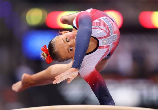 Sport Themen der Woche KW13 Sport Bilder des Tages 28.03.2025, Deutschland, Stuttgart, Turnen, Turnen EnBW DTB Pokal 2025, Team Challenge Frauen, Grace Davies (GBR) am Sprung *** 28 03 2025, Germany, Stuttgart, Gymnastics, Gymnastics EnBW DTB Pokal 2025, Team Challenge Women, Grace Davies GBR on vault