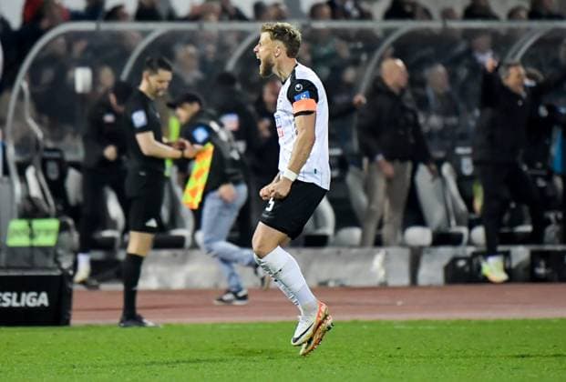 28.03.2025, xemx, Fussball 2.Bundesliga, SSV Ulm 1846 - SV Darmstadt 98 v.l. Mannschaft, Spieler, jubeln nach Spielende, celebrate at the end of the match (DFL DFB REGULATIONS PROHIBIT ANY USE OF PHOTOGRAPHS as IMAGE SEQUENCES and or QUASI-VIDEO) Ulm