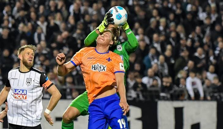28.03.2025, xemx, Fussball 2.Bundesliga, SSV Ulm 1846 - SV Darmstadt 98 v.l. Niclas Thiede (SSV Ulm 1846), Fynn Lakenmacher (SV Darmstadt 98) Zweikampf, Aktion, action, battle for the ball (DFL DFB REGULATIONS PROHIBIT ANY USE OF PHOTOGRAPHS as IMAGE SEQUENCES and or QUASI-VIDEO) Ulm