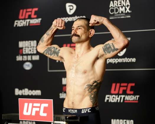 March 28, 2025, Mexico City, Mexico, MEX: poses on the scale during official weigh-ins for UFC Fight Night Mexico City at the InternContinental Mexico City hotel in Mexico City, MX. Mexico City MEX - ZUMAs346 20250328_zsp_s346_036 Copyright: xAlejandroxSalazarx