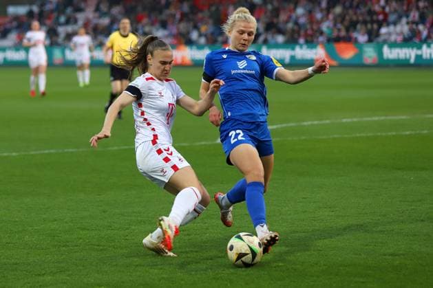 28.03.2025, xsscx, Frauen Fußball, 1. FC Köln - FC Carl Zeiss Jena, 1. Fußball Bundesliga, Franz-Kremer-Stadion, Saison 2024 2025: Alena Bienz (1. FC Köln 11) im Zweikampf gegen Fiona Gaißer (FC Carl Zeiss Jena 22) DFB regulations prohibit any use of photographs as image sequences and or quasi-video. Nordrhein-Westfalen Deutschland
