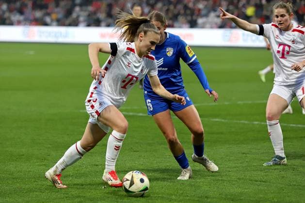 28.03.2025, xsscx, Frauen Fußball, 1. FC Köln - FC Carl Zeiss Jena, 1. Fußball Bundesliga, Franz-Kremer-Stadion, Saison 2024 2025: Alena Bienz (1. FC Köln 11) im Zweikampf gegen Lisa Gora (FC Carl Zeiss Jena 16) DFB regulations prohibit any use of photographs as image sequences and or quasi-video. Nordrhein-Westfalen Deutschland