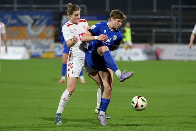 28.03.2025, xsscx, Frauen Fußball, 1. FC Köln - FC Carl Zeiss Jena, 1. Fußball Bundesliga, Franz-Kremer-Stadion, Saison 2024 2025: Taylor Marie Ziemer (1. FC Köln 18) im Zweikampf gegen Gwendolyn Mummert (FC Carl Zeiss Jena 27) DFB regulations prohibit any use of photographs as image sequences and or quasi-video. Nordrhein-Westfalen Deutschland