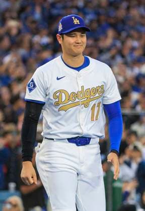 March 28, 2025, Los Angeles, California, USA: Shohei Ohtani 17 is introduced during the World Series Ring presentation prior to the MLB, Baseball Herren, USA regular season game between the Los Angeles Dodgers and the Detroit Tigers on Friday March 28, 2025 at Dodger Stadium in Los Angeles, California. Dodgers defeat Tigers, 8-5. JAVIER ROJAS PI Los Angeles USA - ZUMAp124 20250328_zaa_p124_007 Copyright: xJavierxRojasx