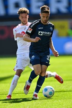 Paderborn, Home Deluxe Arena, 29.03.25, GER, Herren, 2.Bundesliga, Saison 2024-2025, SC Paderborn 07 - 1.FC Koeln Bild: v.li. im Zweikampf Luca WALDSCHMIDT (Koeln) und Marcel HOFFMEIER (Paderborn) DFL regulations prohibit any use of photographs as image sequences and or quasi-video. NRW Deutschland