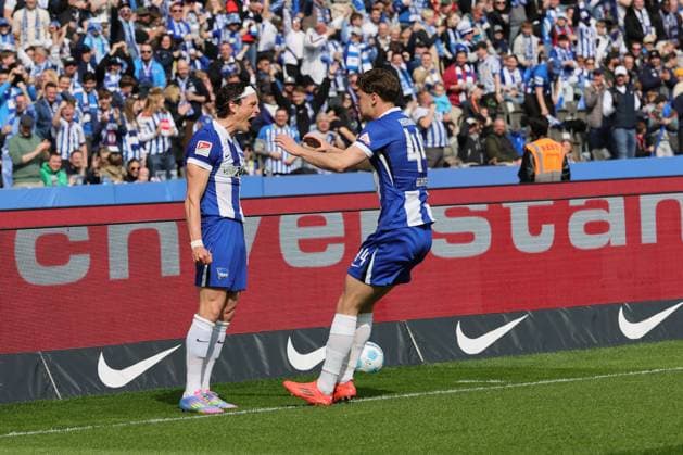 2. Fußball Bundesliga, Hertha BSC - Karlsruher SC Torjubel, Jubel . Fabian Reese (Hertha BSC Berlin 11) jubelt über das Tor zum 1:0 mit Linus Gechter (Hertha BSC Berlin 44), während der Begegnung in der 2. Fußball Bundesliga, Hertha BSC - Karlsruher SC in Berlin, Olympiastadion, am 29.03.2025. DFB regulations prohibit any use of photographs as image sequences and or quasi video.