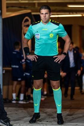 March 29, 2025, Cranbourne, Victoria, Australia: Match Official SHAUN EVANS prepares to lead the players onto the pitch during Round 24 of the Isuzu UTE A-League match between Melbourne Victory and Adelaide United at AAMI Park in Melbourne. Cranbourne Australia - ZUMAf186 20250329_zsp_f186_025 Copyright: xJamesxForresterx
