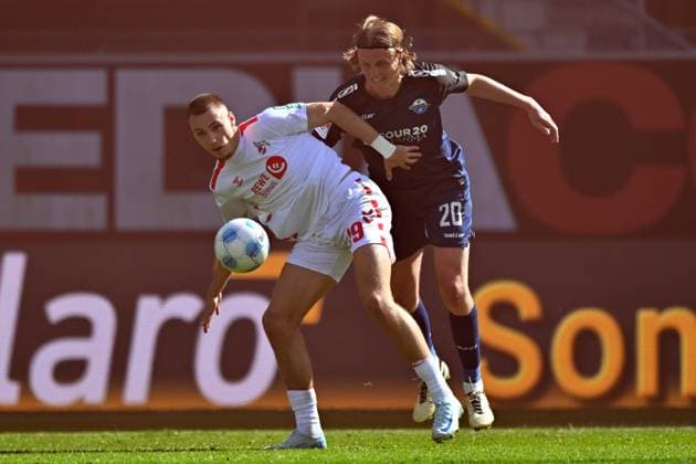 Paderborn, Home Deluxe Arena, 29.03.25, GER, Herren, 2.Bundesliga, Saison 2024-2025, SC Paderborn 07 - 1.FC Koeln Bild: v.li. im Zweikampf Tim LEMPERLE (Koeln) und Felix GOETZE (Paderborn) DFL regulations prohibit any use of photographs as image sequences and or quasi-video. NRW Deutschland