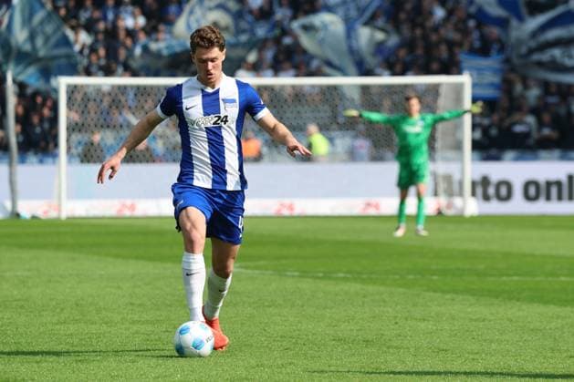 2. Fußball Bundesliga, Hertha BSC - Karlsruher SC Freisteller, Einzelbild. Linus Gechter (Hertha BSC Berlin 44), während der Begegnung in der 2. Fußball Bundesliga, Hertha BSC - Karlsruher SC in Berlin, Olympiastadion, am 29.03.2025. DFB regulations prohibit any use of photographs as image sequences and or quasi video.