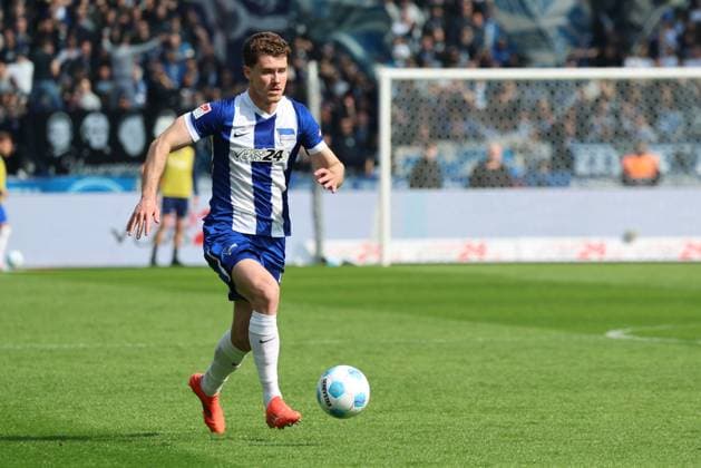 2. Fußball Bundesliga, Hertha BSC - Karlsruher SC Freisteller, Einzelbild. Linus Gechter (Hertha BSC Berlin 44), während der Begegnung in der 2. Fußball Bundesliga, Hertha BSC - Karlsruher SC in Berlin, Olympiastadion, am 29.03.2025. DFB regulations prohibit any use of photographs as image sequences and or quasi video.