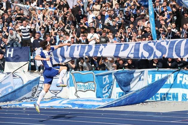 29.03.2025, xtgx, Fussball 2. Bundesliga, Hertha BSC Berlin - Karlsruher SC emspor, v.l. Fabian Reese (Hertha, 11) Jubel, Torjubel, jubelt ueber das Tor, celebrate the goal, celebration (DFL DFB REGULATIONS PROHIBIT ANY USE OF PHOTOGRAPHS as IMAGE SEQUENCES and or QUASI-VIDEO) Berlin