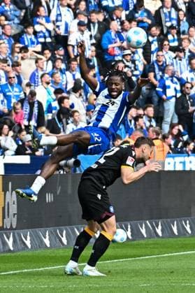 Fussball 2.Bundesliga, Hertha BSC Berlin - Karlsruher SC 29.03.2025, xdanx, Fussball 2.Bundesliga, Hertha BSC Berlin - Karlsruher SC v.l. Deyovaisio Zeefuik (Hertha BSC),Robin Bormuth (Karlsruher SC) Zweikampf, Duell, Kampf, tackle (DFL DFB REGULATIONS PROHIBIT ANY USE OF PHOTOGRAPHS as IMAGE SEQUENCES and or QUASI-VIDEO) Daniel Lakomski Mix1Press Berlin Olympiastadion Berlin Deutschland (DEU)