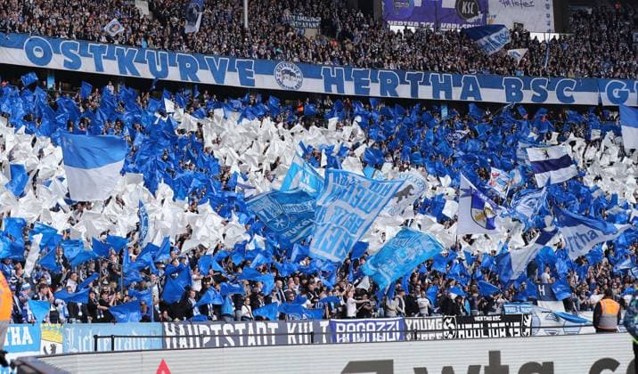 Herthafans in der Ostkurve feiern ihre Mannschaft Fußball Fussball DFL 2.Bundesliga Herren 27. Spieltag Saison 2024 2025 29.03.2025 Hertha BSC Berlin vs. Karlsruher SC KSC DFL regulations prohibit any use of photographs as image sequences and or quasi-video *** Hertha fans in the Ostkurve celebrate their team Sport Soccer Football DFL 2 Bundesliga Men 27 Matchday Season 2024 2025 29 03 2025 Hertha BSC Berlin vs Karlsruher SC KSC DFL regulations prohibit any use of photographs as image sequences and or quasi video