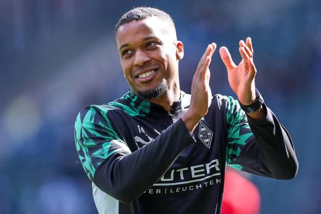 29.03.2025, Fußball, Borussia Mönchengladbach - RB Leipzig, 1. Fußball Bundesliga, Borussia-Park, Saison 2024 2025: Ehrung zum 250. Bundesligaspiel für Alassane Plea (Mönchengl. 14) DFB regulations prohibit any use of photographs as image sequences and or quasi-video. Nordrhein-Westfalen Deutschland