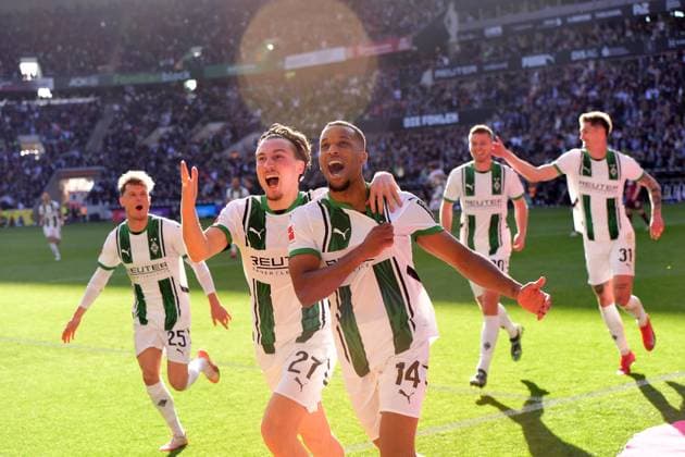 Sport Bilder des Tages 29.03.2025; Moenchengladbach; Fussball, Herren, Saison 2023 2024, Borussia Moenchengladbach vs. RB Leipzig Torjubel Gladbach nasch dem Tor zum 1-0 bei v. li. Rocco Reitz (Gladbach), Torschuetze Alassane Plea (Gladbach) DFL regulations prohibit any use of photographs as image sequences and or quasi-video. Borussia-Park NRW Deutschland