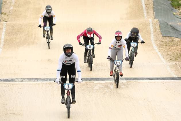 March 29, 2025, Verona, Veneto, Italy: ZOE CLAESSENS of Switzerland celebrates winning the Women Elite final aheadof BETHANY SHRIEVER in the UEC BMX European Cup Round 1 in Verona, Italy Verona Italy - ZUMAc179 20250329_zep_c179_072 Copyright: xMickaelxChavetx
