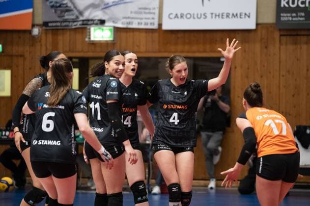 Aachen, Germany, March 29, 2025: Players of Ladies in Black Aachen celebrate after scoring during the Volleyball Bundesliga Frauen Playoffs game between Ladies in Black Aachen and SSC Palmberg Schwerin at the Hexenkessel in Aachen, Germany (Martin Pitsch SPP) Copyright: xMartinxPitschx xSPPx spp-en-MaPiSp-20250329_NIKON Z 6_LiBvSSC_DSC2204
