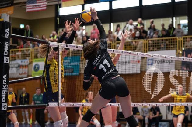 Aachen, Germany, March 29, 2025: Jasmine Rivest (11 Ladies in Black Aachen) jumps for a spike during the Volleyball Bundesliga Frauen Playoffs game between Ladies in Black Aachen and SSC Palmberg Schwerin at the Hexenkessel in Aachen, Germany (Martin Pitsch SPP) Copyright: xMartinxPitschx xSPPx spp-en-MaPiSp-20250329_NIKON Z 6_LiBvSSC_DSC2252