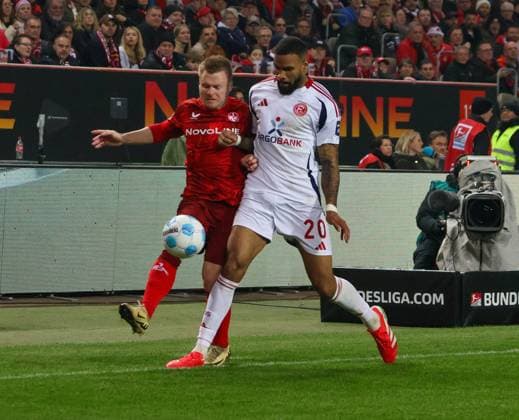 29.03.2025, xhettx, Fussball 2.Bundesliga, 1.FC Kaiserslautern - Fortuna Duesseldorf v.l. Jean Zimmer (1. FC Kaiserslautern, 8) und Jamil Siebert (Fortuna Düsseldorf, 20) im Zweikampf (DFL DFB REGULATIONS PROHIBIT ANY USE OF PHOTOGRAPHS as IMAGE SEQUENCES and or QUASI-VIDEO)
