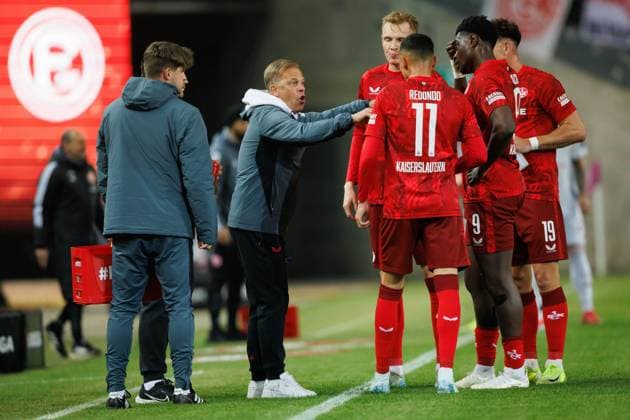 Markus Anfang (Trainer 1.FC Kaiserslautern) gibt seinen Spielern Anweisungen, 1. FC Kaiserslautern vs Fortuna Duesseldorf, Fussball, 2. Bundesliga, Saison 2024 2025, 27. Spieltag, 29.03.2025 1. FC Kaiserslautern vs Fortuna Duesseldorf, Fussball, 2. Bundesliga, Saison 2024 2025, 27. Spieltag, 29.03.2025 Kaiserslautern