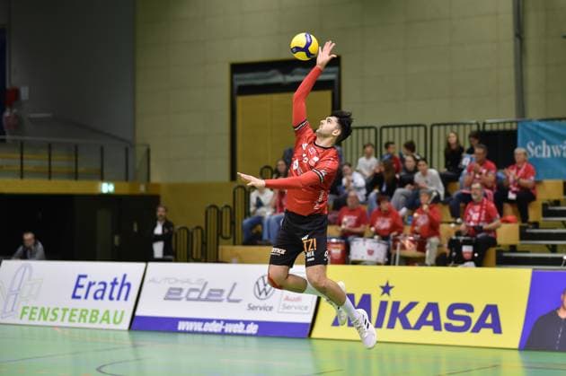 Aufschlag Yannick Menke (TV Rottenburg, 12) TV Rottenburg vs. CERATONIA Volleys Eltmann, Volleyball, 2. Bundesliga Sued, 24. Spieltag, Saison 2024 2025, 29.03.2025, TV Rottenburg vs. CERATONIA Volleys Eltmann, Volleyball, 2. Bundesliga Sued, 24. Spieltag, Saison 2024 2025, 29.03.2025 Rottenburg Copyright: xEibner-Pressefoto RalphxKunzex EP_RKE