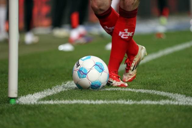 29.03.2025, xrekx, Fussball 2.Bundesliga, 1.FC Kaiserslautern - Fortuna Duesseldorf v.l. Symbolfoto, Symbolbild, Symbol Stadion, symbolic photo, symbolic image, symbolic stadium Eckfahne Logo Wappen Symbolbild Luca Sirch (1.FC Kaiserslautern) Derbystar, Matchball (DFL DFB REGULATIONS PROHIBIT ANY USE OF PHOTOGRAPHS as IMAGE SEQUENCES and or QUASI-VIDEO) Kaiserslautern