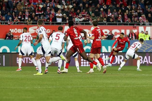29.03.2025, xrekx, Fussball 2.Bundesliga, 1.FC Kaiserslautern - Fortuna Duesseldorf v.l. Torschuss Kenny-Prince Redondo (1.FC Kaiserslautern) (DFL DFB REGULATIONS PROHIBIT ANY USE OF PHOTOGRAPHS as IMAGE SEQUENCES and or QUASI-VIDEO) Kaiserslautern
