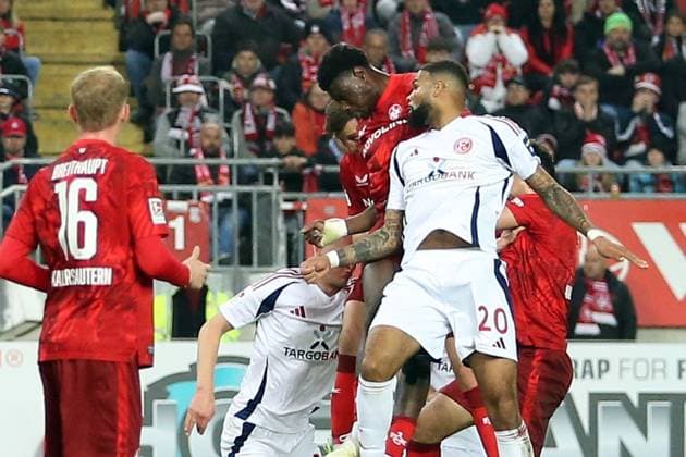 29.03.2025, xrekx, Fussball 2.Bundesliga, 1.FC Kaiserslautern - Fortuna Duesseldorf v.l. Torschuss zum 2:1 durch Ragnar Ache (1.FC Kaiserslautern) Kopfball (DFL DFB REGULATIONS PROHIBIT ANY USE OF PHOTOGRAPHS as IMAGE SEQUENCES and or QUASI-VIDEO) Kaiserslautern
