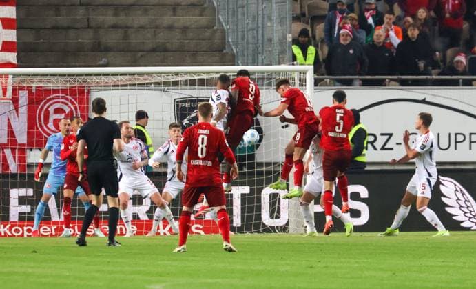 29.03.2025, xhettx, Fussball 2.Bundesliga, 1.FC Kaiserslautern - Fortuna Duesseldorf v.l. Ragnar Ache (1. FC Kaiserslautern, 9) per Kopf zum 2:1 (DFL DFB REGULATIONS PROHIBIT ANY USE OF PHOTOGRAPHS as IMAGE SEQUENCES and or QUASI-VIDEO)