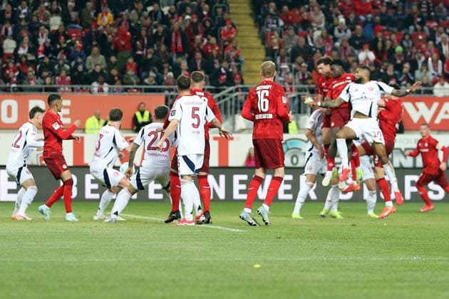 29.03.2025, xrekx, Fussball 2.Bundesliga, 1.FC Kaiserslautern - Fortuna Duesseldorf v.l. Torschuss zum 2:1 durch Ragnar Ache (1.FC Kaiserslautern) Kopfball (DFL DFB REGULATIONS PROHIBIT ANY USE OF PHOTOGRAPHS as IMAGE SEQUENCES and or QUASI-VIDEO) Kaiserslautern