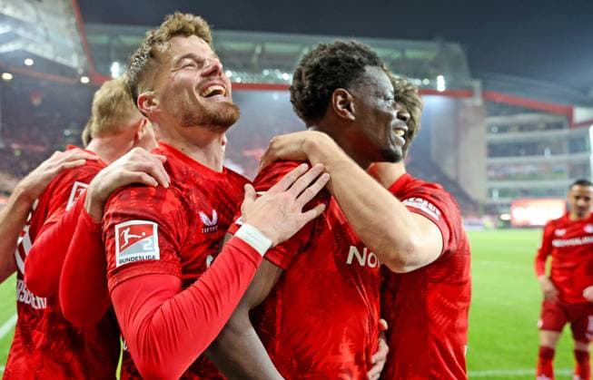 29.03.2025, xmohx, Fussball 2.Bundesliga, 1.FC Kaiserslautern - Fortuna Duesseldorf v.l. Kaiserslautern bejubelt das 2-1 durch Ragnar Ache gemeinsam mit Maximilian Bauer (DFL DFB REGULATIONS PROHIBIT ANY USE OF PHOTOGRAPHS as IMAGE SEQUENCES and or QUASI-VIDEO) Kaiserslautern