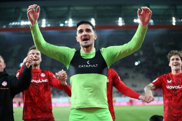 29.03.2025, xrekx, Fussball 2.Bundesliga, 1.FC Kaiserslautern - Fortuna Duesseldorf v.l. Simon Simoni (1.FC Kaiserslautern) Mannschaft, Spieler, jubeln nach Spielende, Team, Player, celebrate at the end of the match (DFL DFB REGULATIONS PROHIBIT ANY USE OF PHOTOGRAPHS as IMAGE SEQUENCES and or QUASI-VIDEO) Kaiserslautern