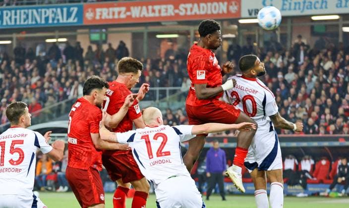 29.03.2025, xmohx, Fussball 2.Bundesliga, 1.FC Kaiserslautern - Fortuna Duesseldorf v.l. Kaiserslautern erzielt durch Ragnar Ache das 2-1 (DFL DFB REGULATIONS PROHIBIT ANY USE OF PHOTOGRAPHS as IMAGE SEQUENCES and or QUASI-VIDEO) Kaiserslautern