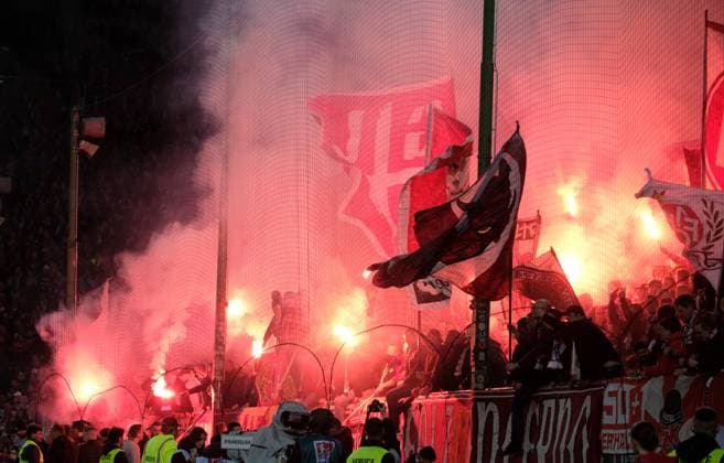 Fussball - 2. Bundesliga - Saison 2024 25 1. FC Kaiserslautern 29.03.2025 Fritz-Walter-Stadion 1. FC Kaiserslautern (fck) - Fortuna Düsseldorf (dus) 3:1 Viel Pyro in der Westkurve 1. FC Kaiserslautern