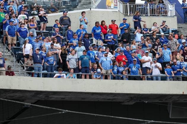 MLB, Baseball Herren, USA 2025: Guardians Vs Royals MAR 29 March 29, 2025: Fans stand during the seventh inning stretch of an MLB baseball game between the Kansas City Royals and Cleveland Guardians at Kauffman Stadium in Kansas City, MO. David Smith CSM (Credit Image: Â David Smith Cal Media) Kansas City Mo United States of America EDITORIAL USE ONLY Copyright: xx ZUMA-20250329_zma_c04_120.jpg DavidxSmithx csmphotothree370376