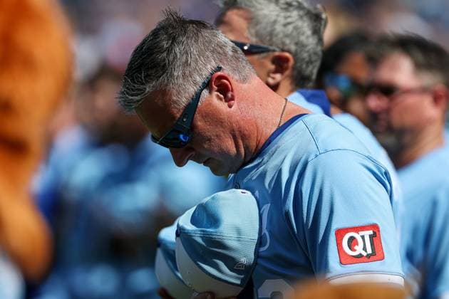 MLB, Baseball Herren, USA 2025: Guardians Vs Royals MAR 29 March 29, 2025: Kansas City Royals manager Matt Quatraro (33) during the National Anthem before an MLB baseball game against the Cleveland Guardians at Kauffman Stadium in Kansas City, MO. David Smith CSM (Credit Image: Â David Smith Cal Media) Kansas City Mo United States of America EDITORIAL USE ONLY Copyright: xx ZUMA-20250329_zma_c04_164.jpg DavidxSmithx csmphotothree370380