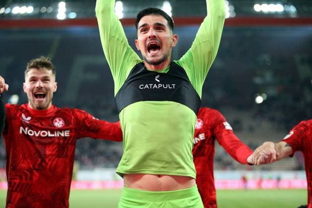 29.03.2025, xrekx, Fussball 2.Bundesliga, 1.FC Kaiserslautern - Fortuna Duesseldorf v.l. Simon Simoni (1.FC Kaiserslautern) Mannschaft, Spieler, jubeln nach Spielende, Team, Player, celebrate at the end of the match (DFL DFB REGULATIONS PROHIBIT ANY USE OF PHOTOGRAPHS as IMAGE SEQUENCES and or QUASI-VIDEO) Kaiserslautern