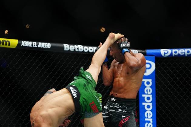 UFC Fight Night - Moreno vs Erceg MEXICO CITY, MEXICO - MARCH 29: Ronaldo Rodriguez and Kevin Borjas meet in the octagon for a 3-round bout at UFC Fight Night - Moreno vs Erceg at Arena CDMX on March 29, 2025 in Mexico City, Mexico (Photo by Louis Grasse PxImages) Mexico City, Mexico Arena CDMX LAS VEGAS, NV United States Copyright: xLouisxGrassex