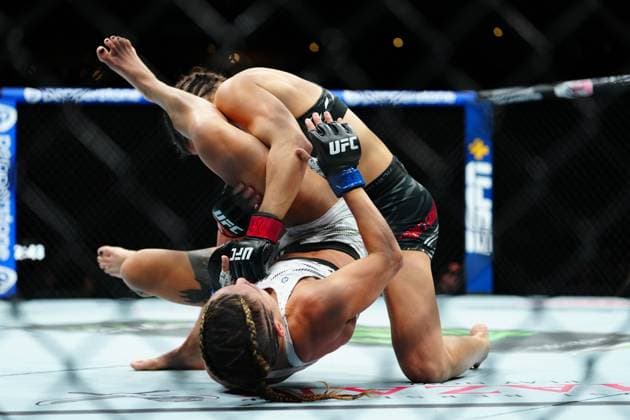March 29, 2025, Mexico City, Mexico, Las Vegas, Nv, United States: Loopy Godinez and Julia Polastri meet in the octagon for a 3-round bout at UFC Fight Night - Moreno vs Erceg at Arena CDMX on March 29, 2025 in Mexico City, Mexico ( PxImages) Mexico City, Mexico United States - ZUMAp175 20250329_zsa_p175_317 Copyright: xLouisxGrassex