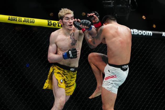 March 29, 2025, Mexico City, Mexico, Las Vegas, Nv, United States: Christian Rodriguez and Melquizael Costa meet in the octagon for a 3-round bout at UFC Fight Night - Moreno vs Erceg at Arena CDMX on March 29, 2025 in Mexico City, Mexico ( PxImages) Mexico City, Mexico United States - ZUMAp175 20250329_zsa_p175_124 Copyright: xLouisxGrassex