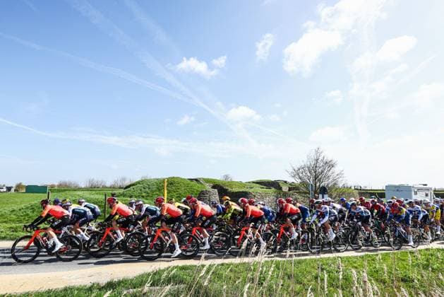 The peloton pictured in action during the men elite Gent-Wevelgem - In Flanders Fields one day cycling race, 250.3 km from Ieper to Wevelgem, Sunday 30 March 2025. DAVIDxPINTENS  x117168413x