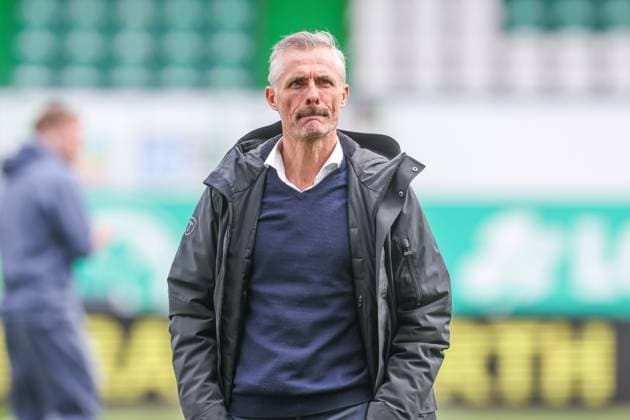 30.03.2025, Fussball, Saison 2024 2025, 2. Bundesliga, 27. Spieltag, Greuther Fürth - FC Schalke 04, Cheftrainer Kees van Wonderen (FC Schalke 04) Fürth Sportpark am Ronhof Bayern Deutschland xRHR-FOTO TRx