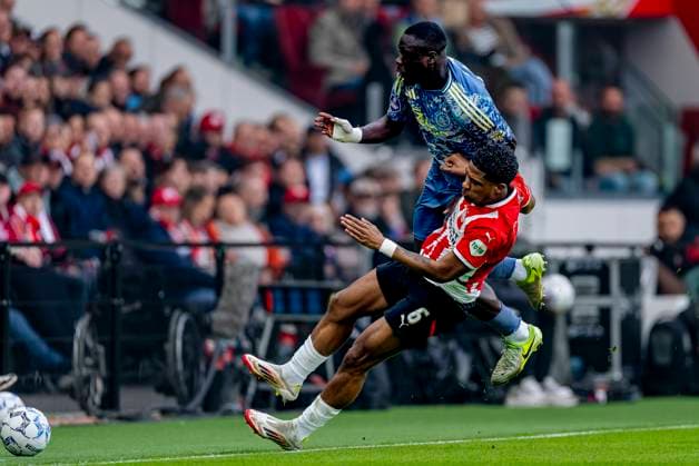 AFC Ajax Amsterdam forwarder Brian Brobbey, PSV Eindhoven defender Ryan Flamingo during the match PSV - Ajax at the Philips stadium for the Dutch Eredivisie season 2024-2025 in EINDHOVEN, Netherlands on 30 march 2025, (photo by Marcel van Dorst EYE4images DeFodi Images)