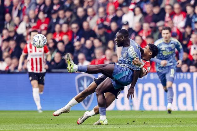 EINDHOVEN, 30-03-2025, Philips Stadium, Dutch Eredivisie Football season 2024 2025 , match between PSV and Ajax. Ajax player Brian Brobbey, PSV player Ryan Flamingo PSV - Ajax  x28529682x Copyright: