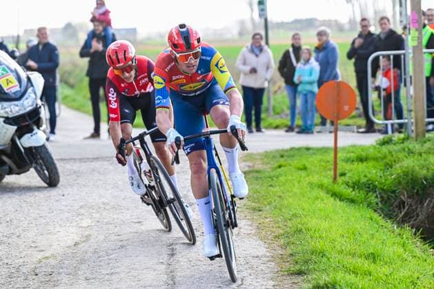 Gent - Wevelgem in Flanders Fields 2025 WEVELGEM, BELGIUM - MARCH 30 : Pedersen Mads (DEN) of Lidl - Trek and Livyns Arjen (BEL) of Lotto in action pictured during 87th edition of the UCI World Tour Gent - Wevelgem in Flanders Fields cycling race for Men Elite with start in Ieper and finish in Wevelgem after 250 km on March 30, 2025 in Wevelgem, Belgium, 30 03 2025 ( Motordriver Guy De Vuyst - Wevelgem Belgium  Copyright: xNicoxVereeckenx