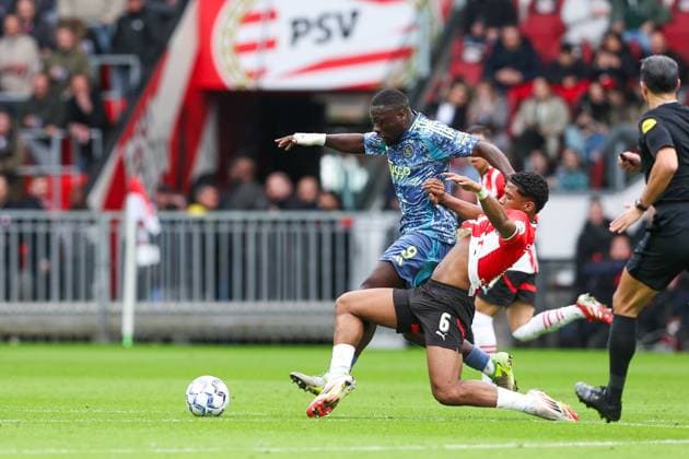 2025-03-30 PSV v AFC Ajax - Dutch Eredivisie EINDHOVEN, NETHERLANDS - MARCH 30: Brian Brobbey of AFC Ajax, Ryan Flamingo of PSV during the Dutch Eredivisie match between PSV and AFC Ajax at Philips Stadion on March 30, 2025 in Eindhoven, Netherlands. Eindhoven Philips Stadion Netherlands Content not available for redistribution in The Netherlands directly or indirectly through any third parties. Copyright: xBenxGalx